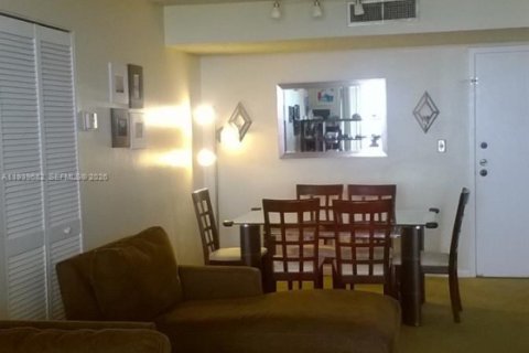 Condo in Sunny Isles Beach, Florida, 2 bedrooms  № 1997028 - photo 5