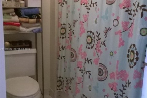 Condo in Sunny Isles Beach, Florida, 2 bedrooms  № 1997028 - photo 12