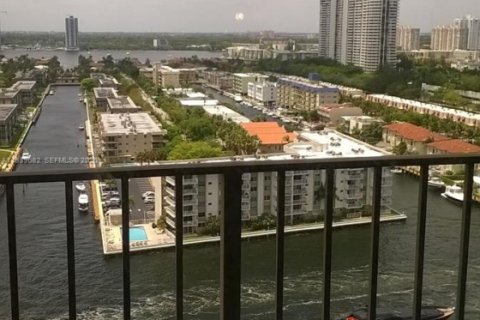 Condo in Sunny Isles Beach, Florida, 2 bedrooms  № 1997028 - photo 3