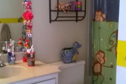 Condo in Sunny Isles Beach, Florida, 2 bedrooms  № 1997028 - photo 13