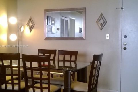 Condo in Sunny Isles Beach, Florida, 2 bedrooms  № 1997028 - photo 6