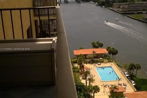 Condo in Sunny Isles Beach, Florida, 2 bedrooms  № 1997028