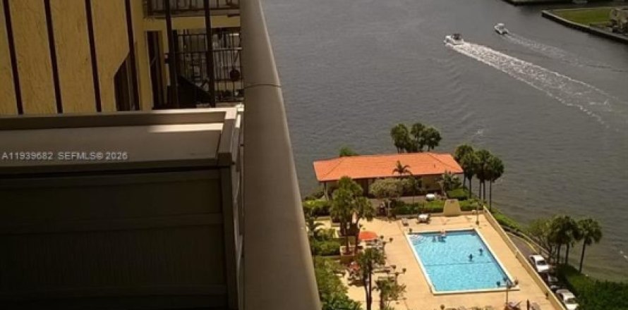 Condo in Sunny Isles Beach, Florida, 2 bedrooms  № 1997028