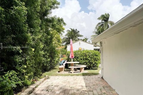 House in Hollywood, Florida 3 bedrooms № 1700328 - photo 2