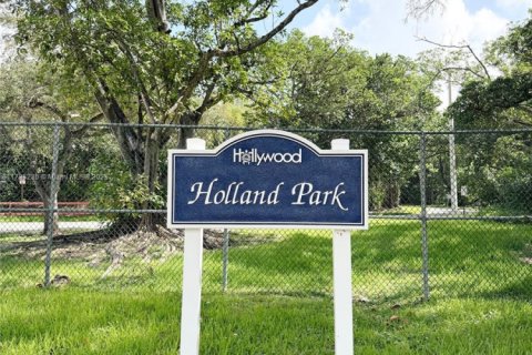 House in Hollywood, Florida 3 bedrooms № 1700328 - photo 27