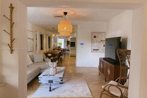 House in Hollywood, Florida 3 bedrooms № 1700328 - photo 7