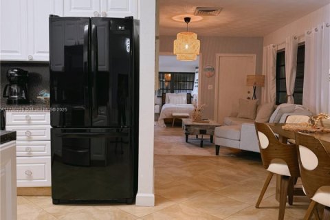 House in Hollywood, Florida 3 bedrooms № 1700328 - photo 8