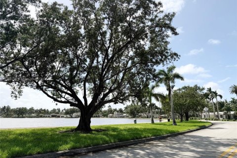 House in Hollywood, Florida 3 bedrooms № 1700328 - photo 26