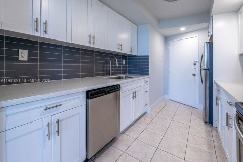 Copropriété à louer à Miami Beach, Floride: 3 chambres, 154.22 m2 № 2027753 - photo 9