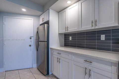 Copropriété à louer à Miami Beach, Floride: 3 chambres, 154.22 m2 № 2027753 - photo 11