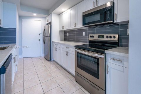 Copropriété à louer à Miami Beach, Floride: 3 chambres, 154.22 m2 № 2027753 - photo 10