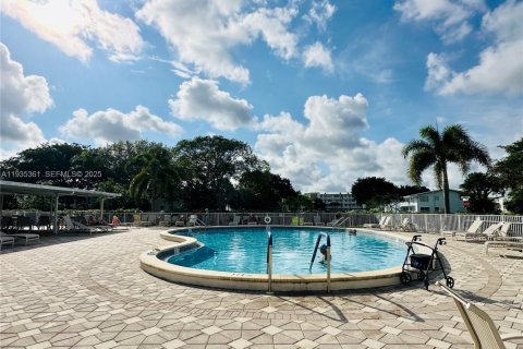 Condo in Deerfield Beach, Florida, 1 bedroom  № 1993554 - photo 19