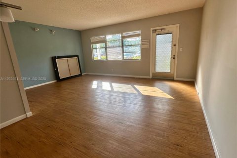 Condo in Deerfield Beach, Florida, 1 bedroom  № 1993554 - photo 3