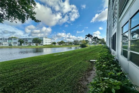 Condo in Deerfield Beach, Florida, 1 bedroom  № 1993554 - photo 17
