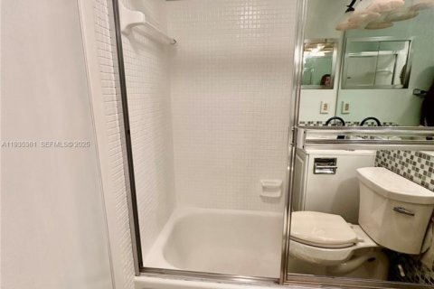 Condo in Deerfield Beach, Florida, 1 bedroom  № 1993554 - photo 12