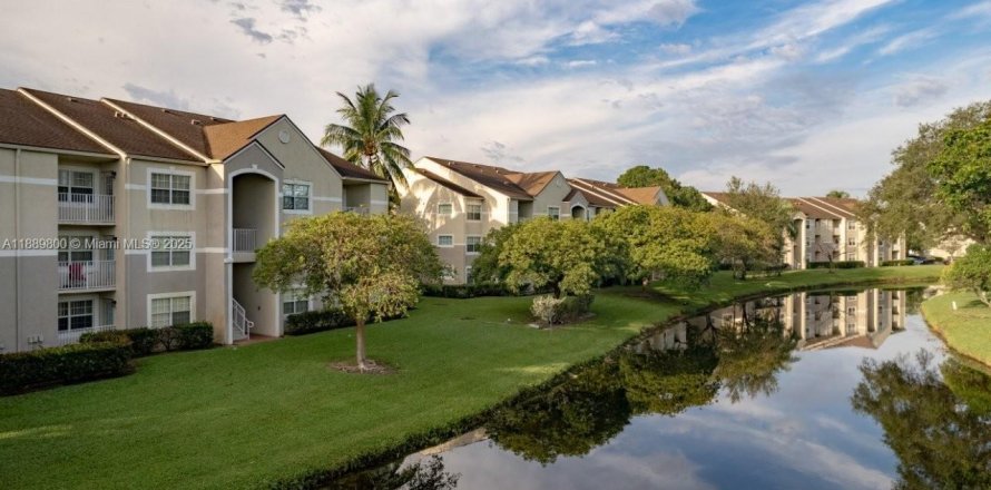 Appartement à North Lauderdale, Floride 2 chambres, 100.43 m2 № 1939186