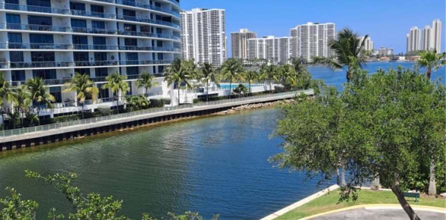 Apartment in Aventura, Florida 2 bedrooms, 110.65 sq.m. № 1768663
