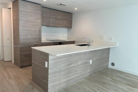 Condo in Miami, Florida, 2 bedrooms  № 1871305 - photo 8