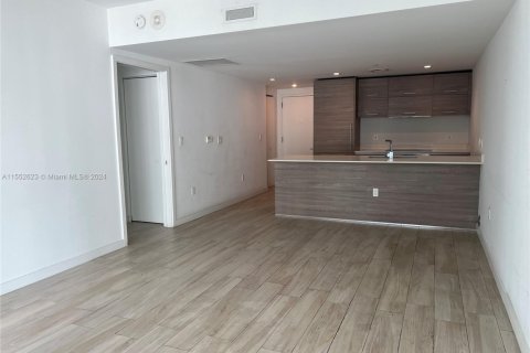 Condo in Miami, Florida, 2 bedrooms  № 1871305 - photo 2