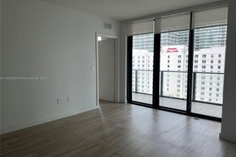 Condo in Miami, Florida, 2 bedrooms  № 1871305 - photo 5