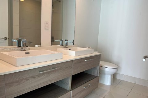 Condo in Miami, Florida, 2 bedrooms  № 1871305 - photo 11