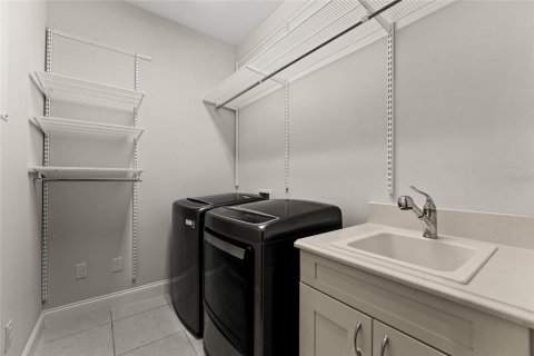 House in Orlando, Florida 4 bedrooms, 269.97 sq.m. № 1612533 - photo 23
