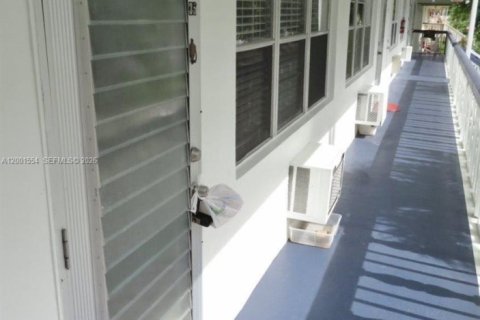 Condo à West Palm Beach, Floride, 1 chambre  № 2193270