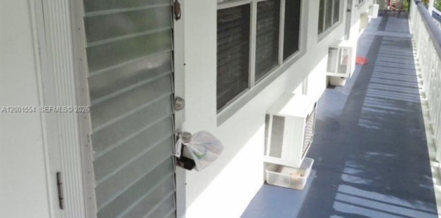 Condo à West Palm Beach, Floride, 1 chambre  № 2193270