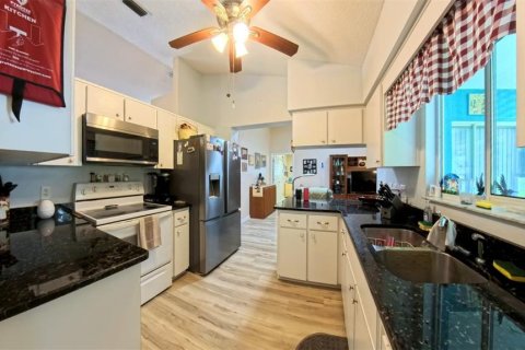 House in Ocala, Florida 2 bedrooms, 147.44 sq.m. № 2347717 - photo 12
