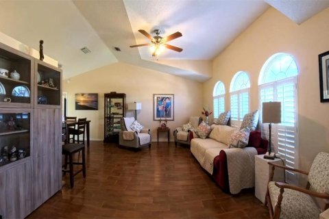 House in Ocala, Florida 2 bedrooms, 147.44 sq.m. № 2347717 - photo 7