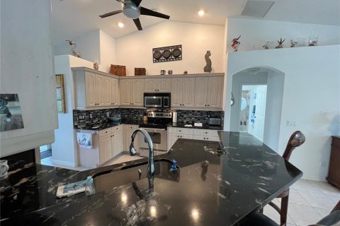 House in Rotonda, Florida 3 bedrooms, 168.62 sq.m. № 1139660 - photo 11