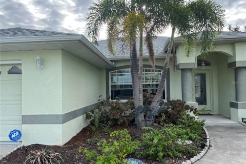 House in Rotonda, Florida 3 bedrooms, 168.62 sq.m. № 1139660 - photo 2