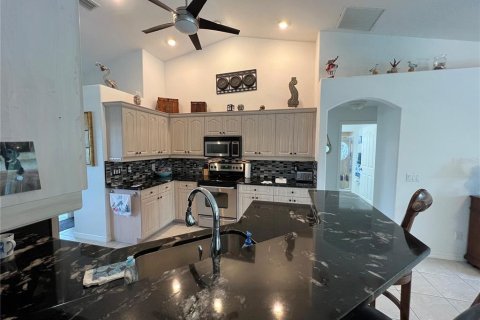 House in Rotonda, Florida 3 bedrooms, 168.62 sq.m. № 1139660 - photo 14