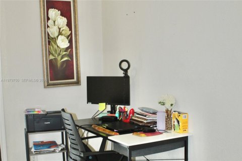 House in North Lauderdale, Florida 4 bedrooms, 128.11 sq.m. № 2058315 - photo 6