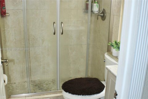 House in North Lauderdale, Florida 4 bedrooms, 128.11 sq.m. № 2058315 - photo 9