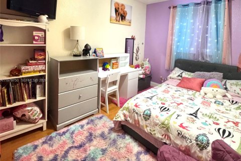 House in North Lauderdale, Florida 4 bedrooms, 128.11 sq.m. № 2058315 - photo 7