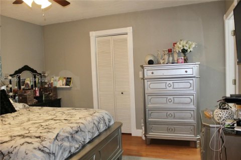 House in North Lauderdale, Florida 4 bedrooms, 128.11 sq.m. № 2058315 - photo 10