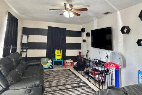 House in North Lauderdale, Florida 4 bedrooms, 128.11 sq.m. № 2058315 - photo 2