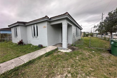 House in Miami, Florida 3 bedrooms, 107.67 sq.m. № 2020838