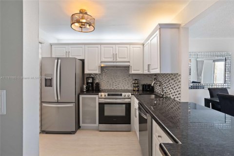 Condo in Boca Raton, Florida, 1 bedroom  № 1705119 - photo 2