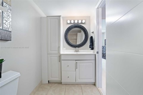 Condo in Boca Raton, Florida, 1 bedroom  № 1705119 - photo 27