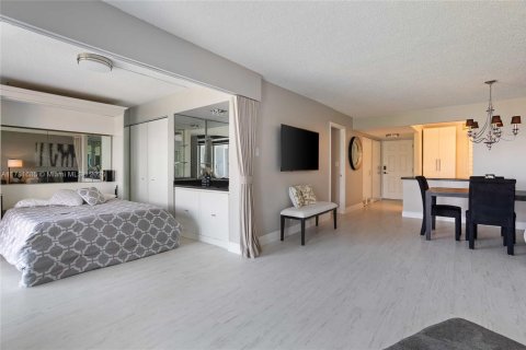Condo in Boca Raton, Florida, 1 bedroom  № 1705119 - photo 17