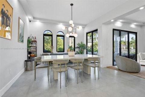 Villa ou maison à vendre à Aventura, Floride: 4 chambres, 219.34 m2 № 1845849 - photo 5