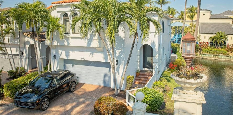 Villa ou maison à Aventura, Floride 4 chambres, 219.34 m2 № 1845849