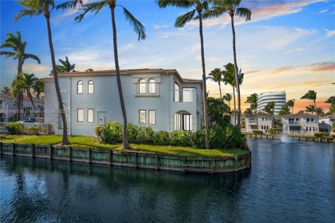 Villa ou maison à vendre à Aventura, Floride: 4 chambres, 219.34 m2 № 1845849 - photo 24