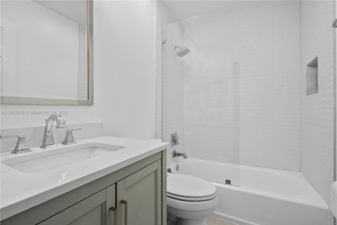 Villa ou maison à vendre à Aventura, Floride: 4 chambres, 219.34 m2 № 1845849 - photo 17