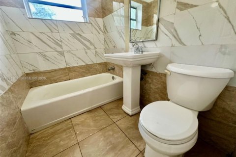 Снять в аренду виллу или дом в Холливуд, Флорида 2 спальни, 89.46м2, № 1989822 - фото 3