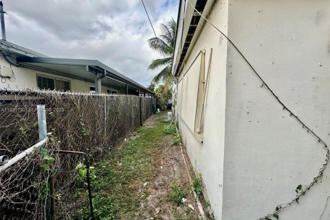 Снять в аренду виллу или дом в Холливуд, Флорида 2 спальни, 89.46м2, № 1989822 - фото 16