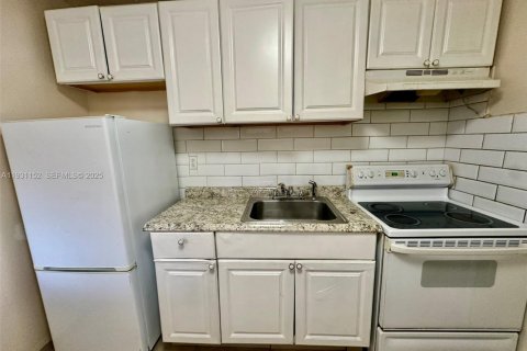 Снять в аренду виллу или дом в Холливуд, Флорида 2 спальни, 89.46м2, № 1989822 - фото 9