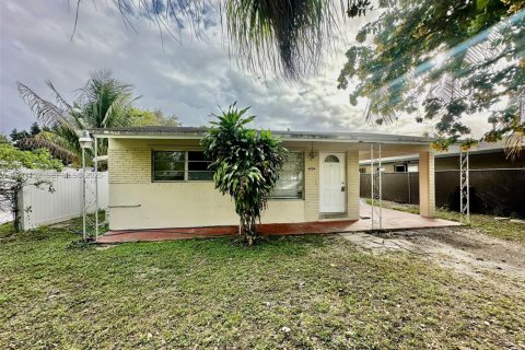 Снять в аренду виллу или дом в Холливуд, Флорида 2 спальни, 89.46м2, № 1989822 - фото 1